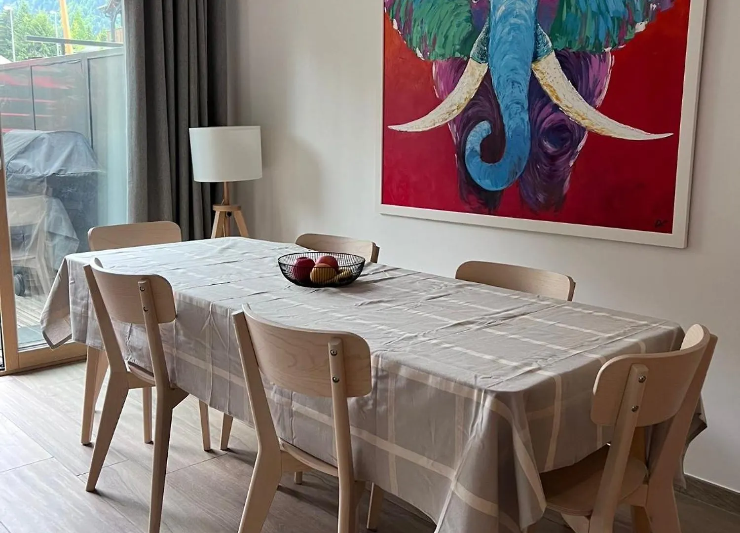 Modern 3 Bedroom Apartment Close To Lifts 모르진