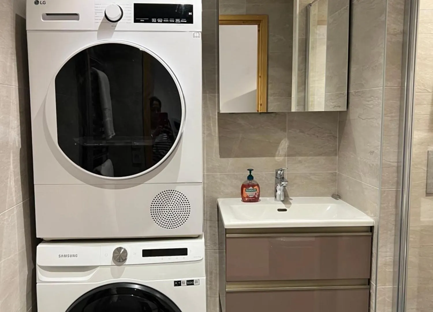 Modern 3 Bedroom Apartment Close To Lifts 모르진 0*,  프랑스