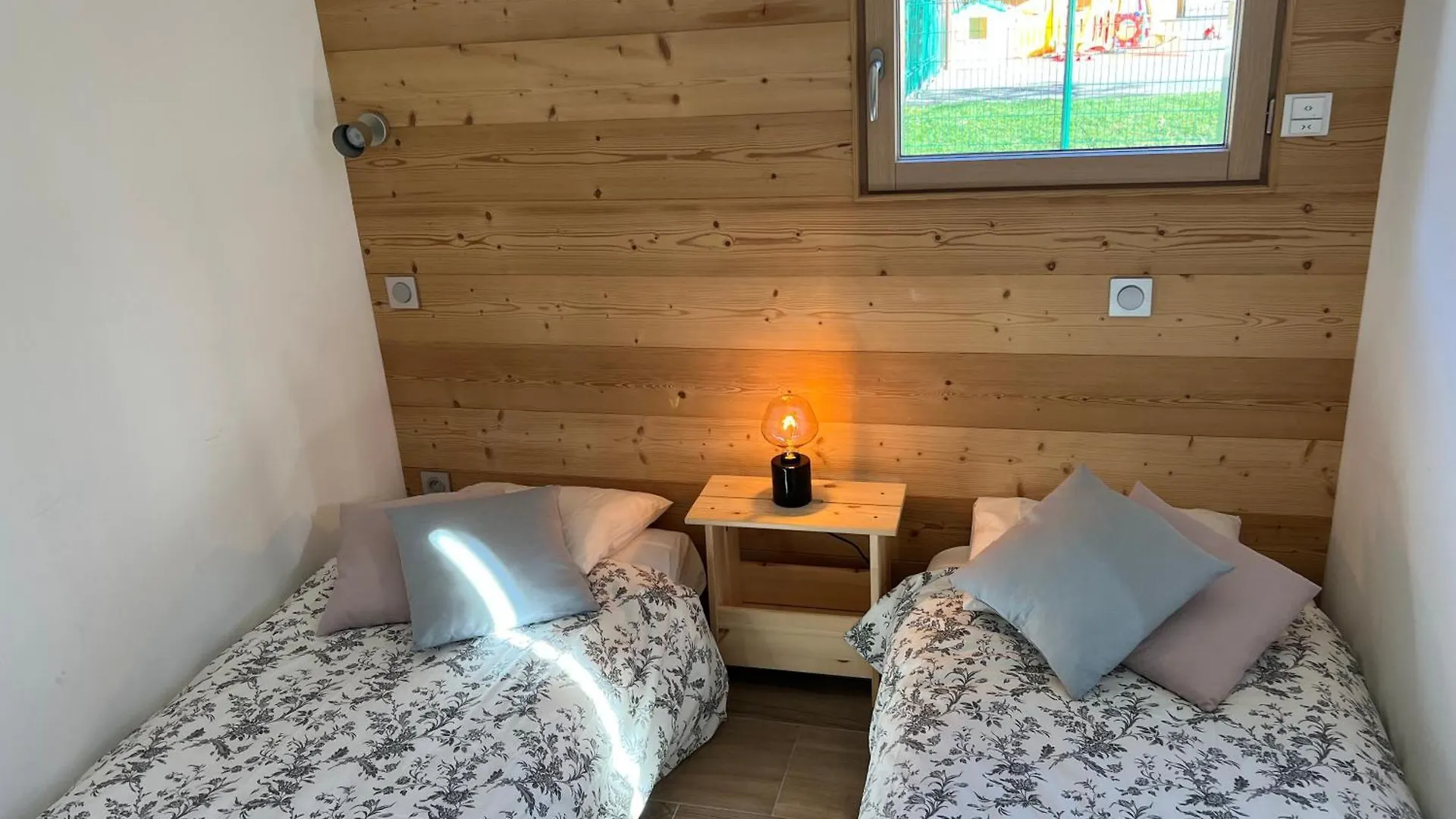 Modern 3 Bedroom Apartment Close To Lifts 모르진 프랑스