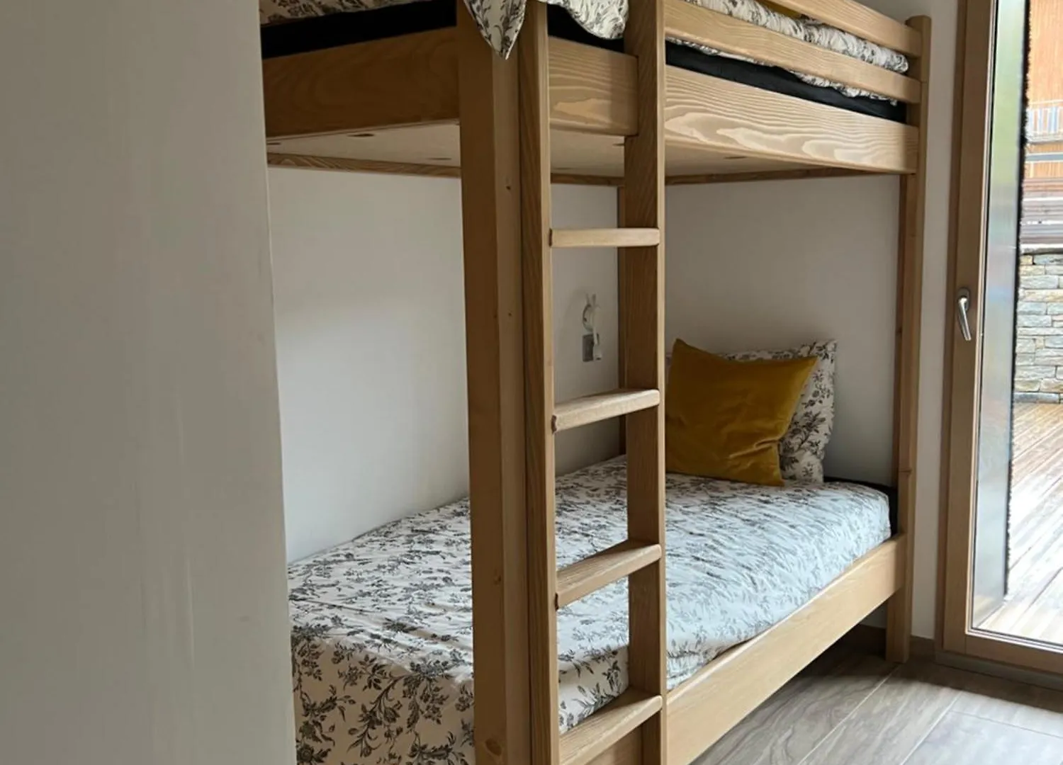 Modern 3 Bedroom Apartment Close To Lifts 모르진 프랑스