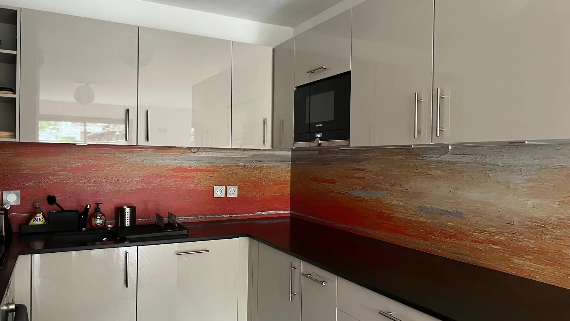 Modern 3 Bedroom Apartment Close To Lifts 모르진